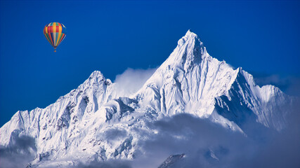梅里雪山の急峻な霊峰上空を漂うバルーン合成