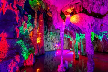 Crédence de cuisine en verre imprimé Guilin Underground lake in Silver Caves in Guilin, China.