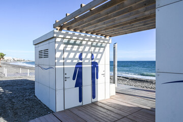 WC toilettes sanitaire vacances plage Espagne mer