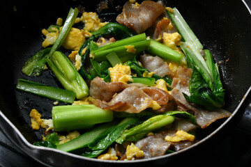 豚肉と小松菜の中華風卵炒め