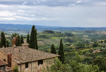 Naklejka premium Beautiful Tuscan landscape around San Gimignano, Tuscany, Italy