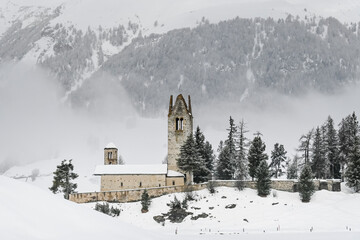 Celerina, San Gian, Kirche, St. Moritz, Oberengadin, Engadin, Pfarrkirche, Wanderweg, Winter,...
