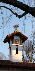 Torre do Relógio de Estilo Europeu Histórico ao Pôr do Sol - obrazy, fototapety, plakaty