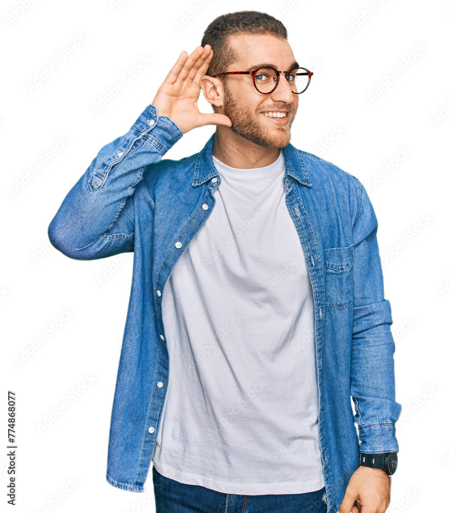 Poster Young caucasian man wearing casual clothes smiling with hand over ear listening an hearing to rumor or gossip. deafness concept.