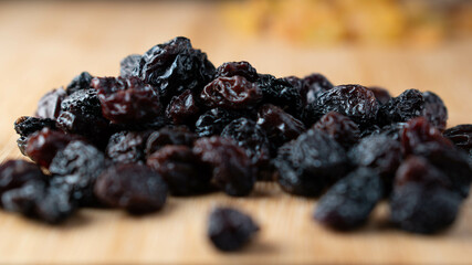  raisin on wooden background