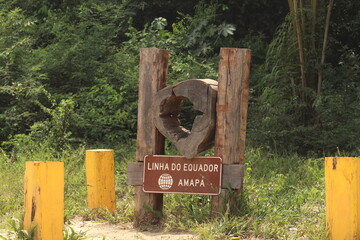 placa na linha do equador na BR-156, no Amapá 