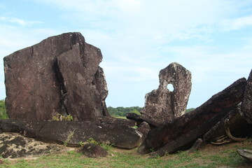 monolitos do sítio arqueológico do solstício, em Calçoene, Amapá
