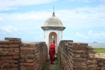 mulher na fortaleza de são jose de macapa, amapa 