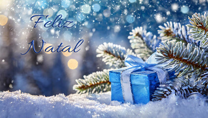 cartão ou banner para desejar um Feliz Natal em azul representado por um presente azul colocado na neve e atrás de galhos de abeto fosco em um fundo azul com círculos em efeito bokeh