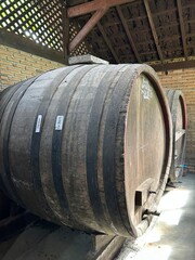 Grande barril de cachaça