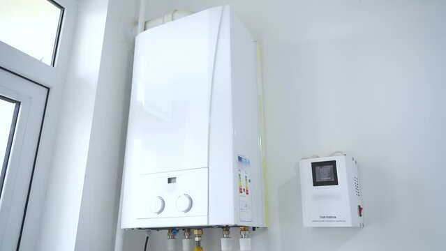 Water heater with stabilizer, white