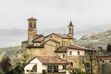 Fototapeta na wymiar the village of Barolo, in the Italian province of Cuneo
