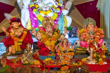 Fototapeta premium Beautiful closeup of Lord Ganesha sculpture at the Mandal in Mumbai