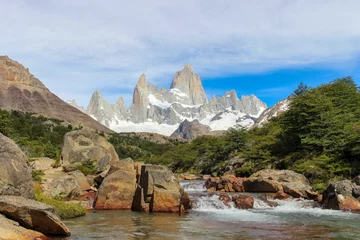 Papier Peint photo autocollant Fitz Roy Scenic view of the Lagoon of the Three in front of the snow covered Fitz Roy mountain in El Chelten