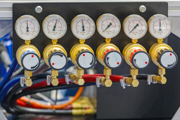 Industrial Use Six Valves and Pressure Gauges for Gas