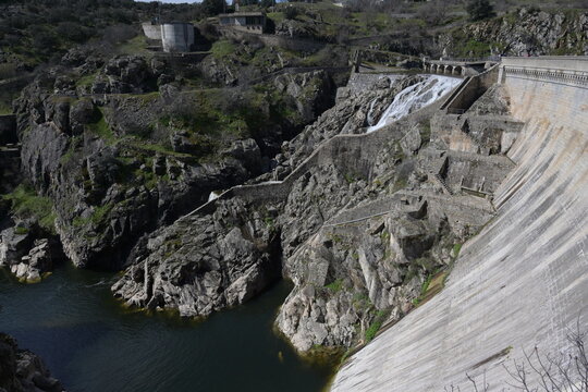 Presa de El VILLAR (Robledillo de la Jara)