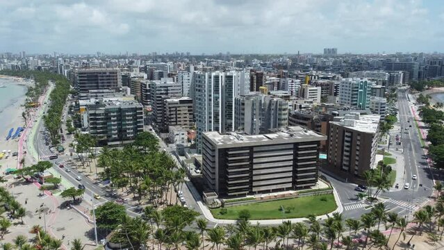 Vis&atilde;o a&eacute;rea da regi&atilde;o costeira na cidade de Macei&oacute;, Alagoas