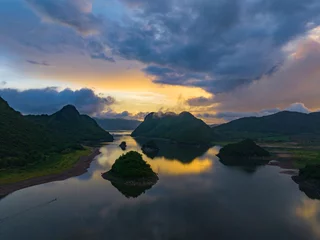 Papier Peint photo Guilin Summer lake in Oriental Guilin, Hainan, China, is burning with clouds