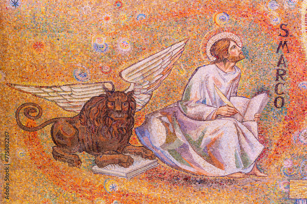 Wall mural MILAN, ITALY - MARCH 8, 2024: The mosaic of St. Mark the Evangelist in the apse of the church Chiesa di Santi Quattro Evangelisti by Mario Zappettini from 20. cent.