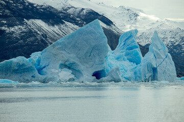 El Calafate: Donde los Glaciares Domina el Horizonte
