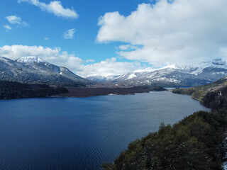 Bajo el manto blanco: Fotografías íntimas de la Ruta de los 7 Lagos en invierno