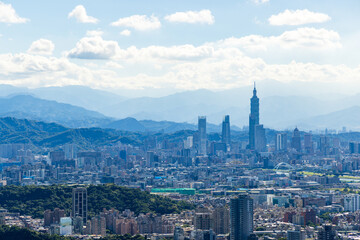 Naklejka premium Taipei city skyline with blue sky