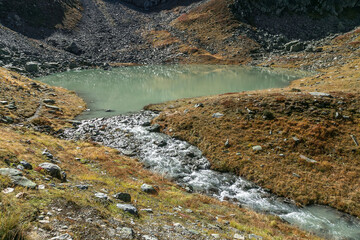 Lacs de la Grande Valloire à l' automne dans le massif de Belledonne ,Lac Blanc ,  Isère , alpes , France