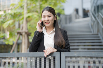 Businesswoman talking on phone outdoors - 775233032