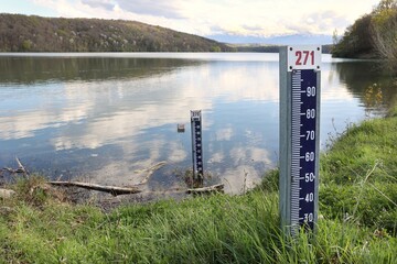  Niveau d'eau, lac artificiel, de rétention, retenue