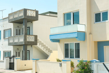 Obraz premium View of modern city cottages on sunny day