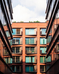 Apartment in der Hafencity in Hamburg, das die letzten Sonnenstrahlen des Sonnenuntergang abbekommt