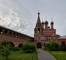 Fototapeta na wymiar Moscow. Patriarchal courtyard. Assumption Cathedral, bell tower and Assumption passages