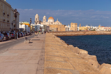 Cathedral of the Holy Cross on the Cadiz waterfront on a sunny day. - 775380837