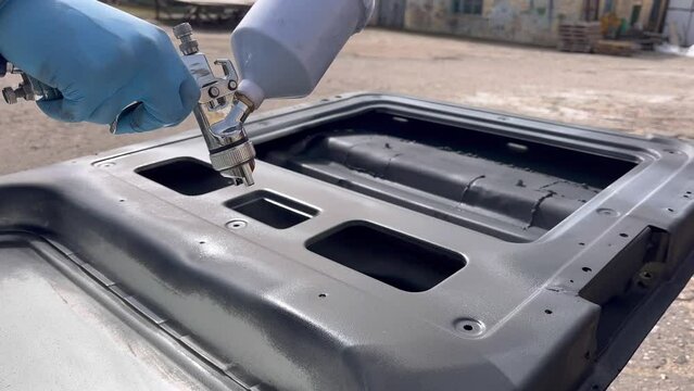 spray painting a car body element