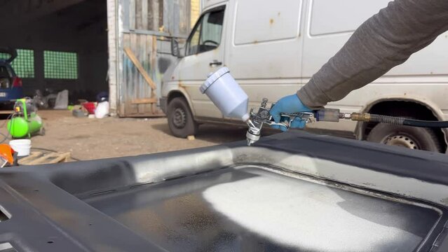 spray painting a car body element