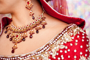Hindu bridal necklace and veil with red and gold sari