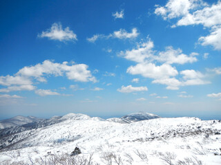 冬の船形山から望む青空