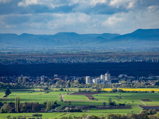 Blick in die Rheinebene zwischen Karlsruhe und Mannheim