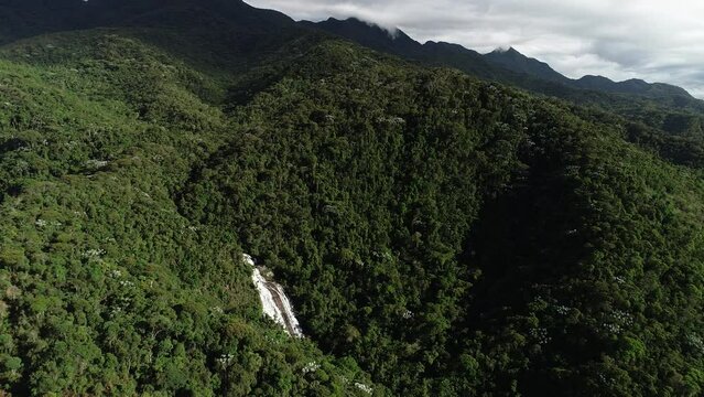 Cachoeira Alta (High Waterfall), on the slopes os Capara&oacute; Mountains - Dores do Rio Preto, Esp&iacute;rito Santo, Brazil