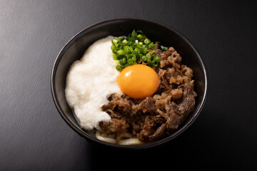 牛肉とろろ玉子　ぶっかけうどん