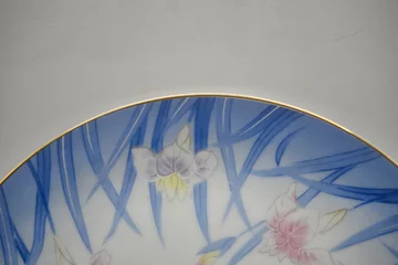 Papier Peint photo autocollant Helix Bridge Vintage porcelain plate with floral pattern