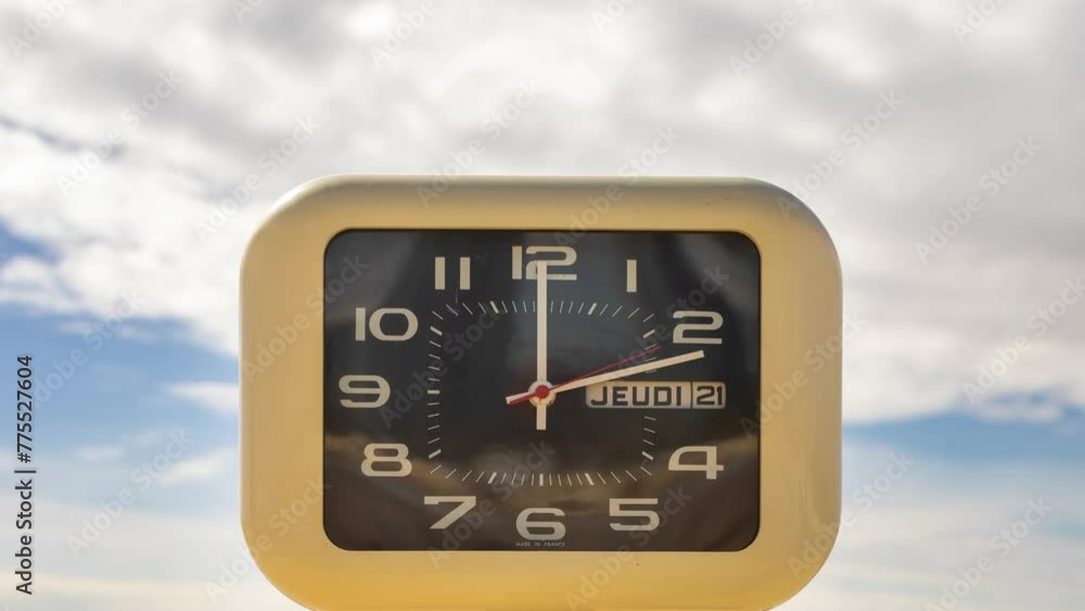 Aufkleber clock with time passing during 1 hour with sky and sea in background