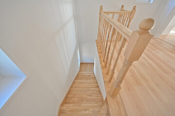 Light-colored maple-colored stairs that are easy to maintain because they don't get dirty