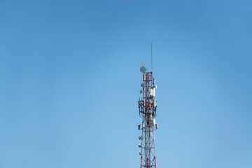 Torre de telecomunicaciones satelitales