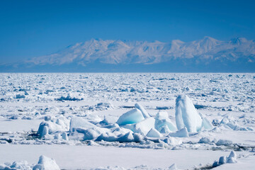 知床連山と流氷 © ANSHIN