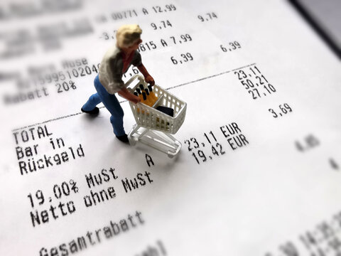 Einkaufen kostet Geld und Mehrwertsteuer