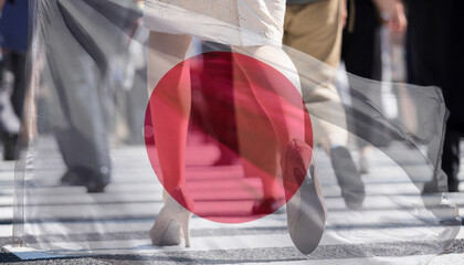 日本の国旗を背景にコラージュした、道路を行きかう通勤途中の日本人のビジネスパーソンたち