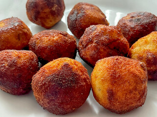 Plato de croquetas de jamon caseras