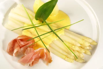 White Asparagus with Sauce Hollandaise, smoked Ham and Potatoes on white Background - Plate © ExQuisine