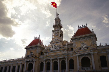 The People's Committee of Ho Chi Minh City with sunset view from below - obrazy, fototapety, plakaty
